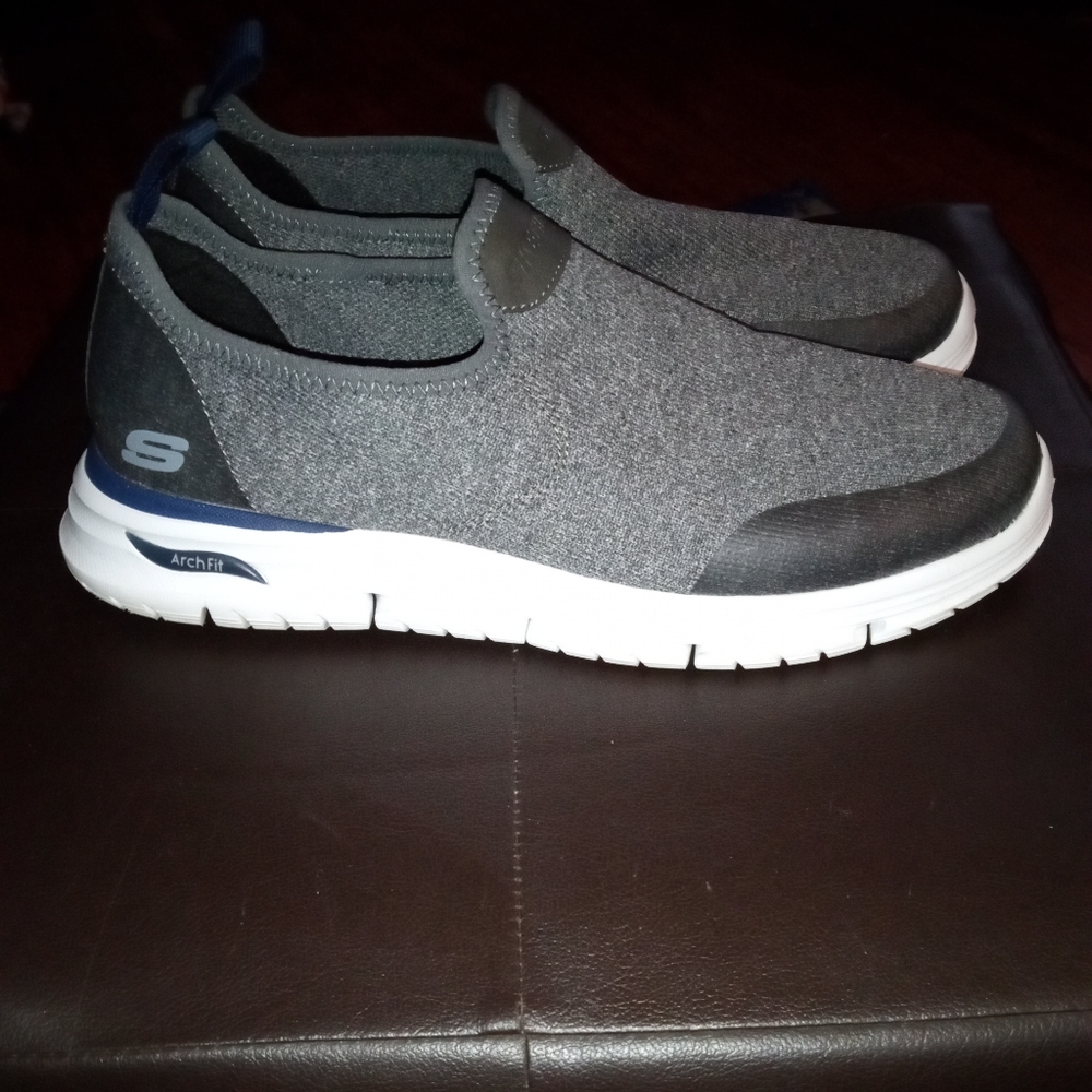 Skechers Archfit Slip-On size 12 Men's   3